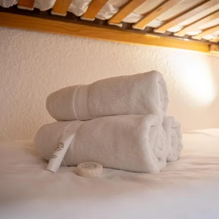 In Roche Blanche With Balcony View - Roche Blanche 瓦托伦斯